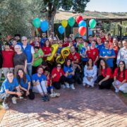 Rurabilandia compie 18 anni Il Presidente della Regione Abruzzo Marco Marsilio e la commissaria ASP 2 Giulia Palestini insieme ai ragazzi e alle autorità per la festa dei 18 anni di Rurabilandia ad Atri.