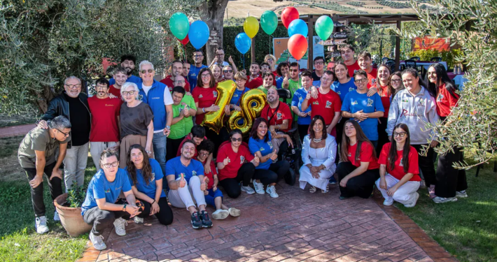 Il Presidente della Regione Abruzzo Marco Marsilio e la commissaria ASP 2 Giulia Palestini insieme ai ragazzi e alle autorità per la festa dei 18 anni di Rurabilandia ad Atri.