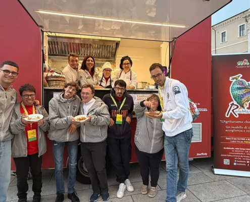 Schermata dell'articolo di EkuoNews dedicato alla presenza della fattoria sociale Rurabilandia al Villaggio Coldiretti di L'Aquila in Piazza Duomo.