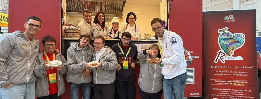 Schermata dell'articolo di EkuoNews dedicato alla presenza della fattoria sociale Rurabilandia al Villaggio Coldiretti di L'Aquila in Piazza Duomo.